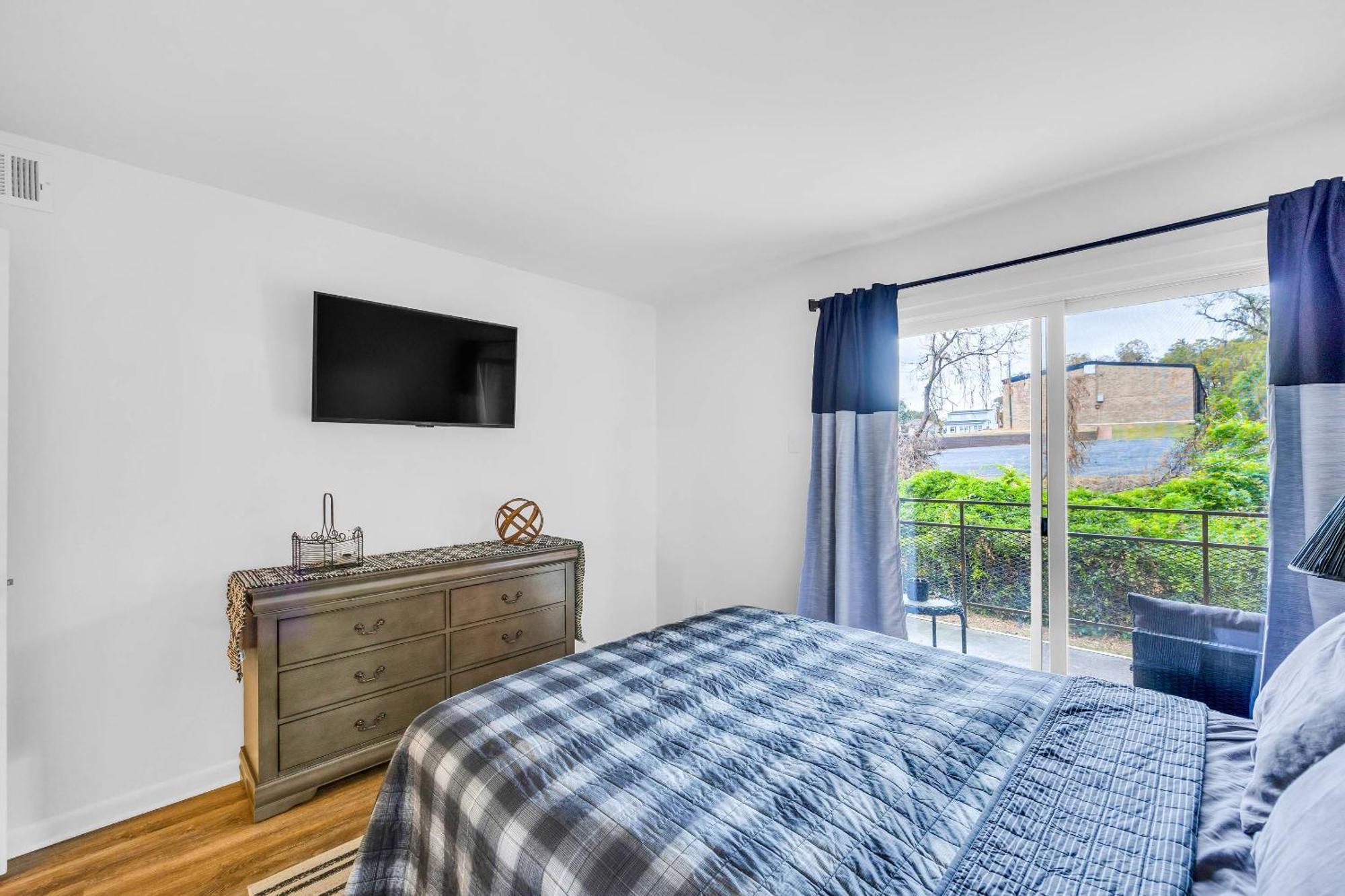 Classic Getaway At Stadium Village Athens